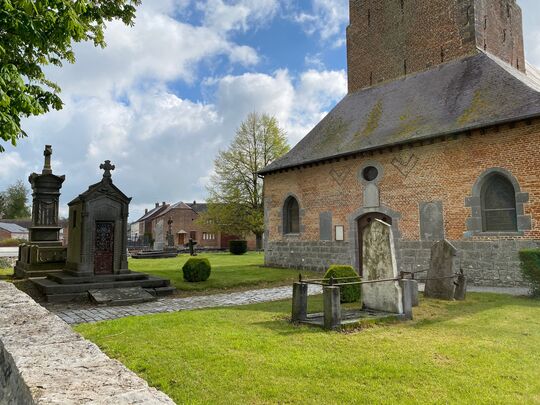 Le cimetière et l'église de Grand-Fayt